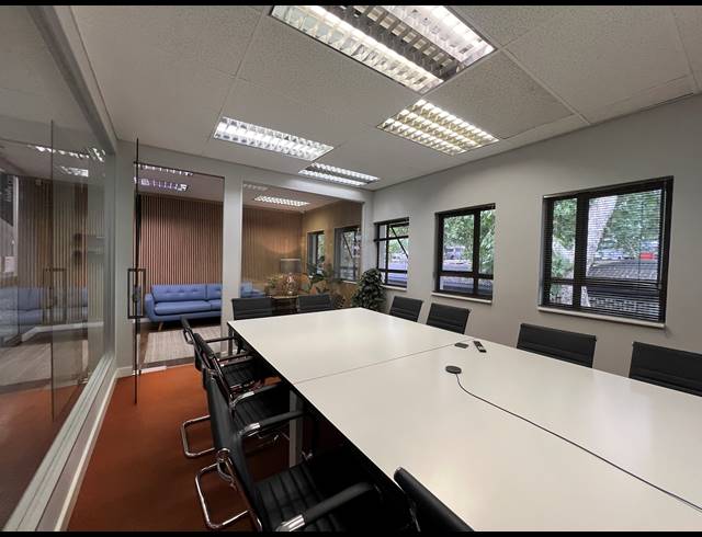 221M² OFFICE TO LET IN HYDE PARK